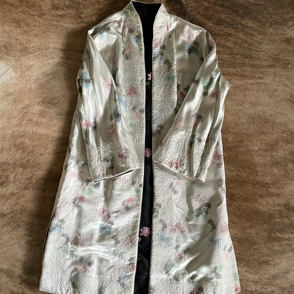 Reversible silk Chinese Embroidered Jacket - Picture 2 of 2